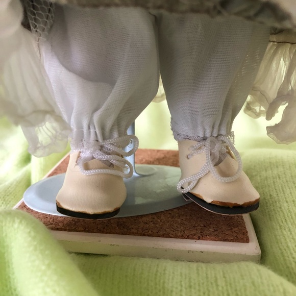 Porcelain Doll. Pretty hair, face, real eyelashes, 11” - Picture 7 of 9